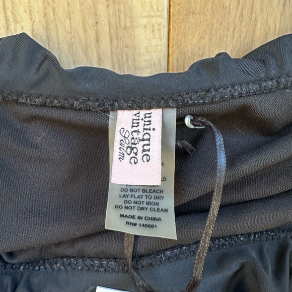 *NWT* Unique Vintage Black Ruffled Ramona Swim Top - Picture 6 of 7